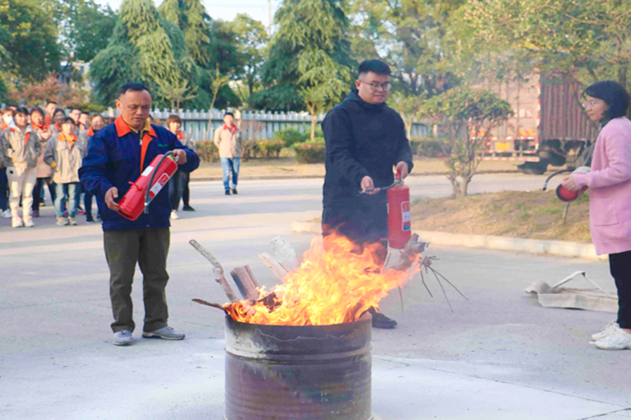 회사는 소방 훈련을 실시합니다
